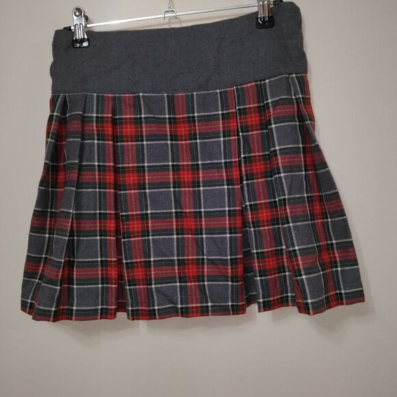 New without tags girls PATACHOU red and gray plaid skirt with pleats size 10 - Picture 2 of 3